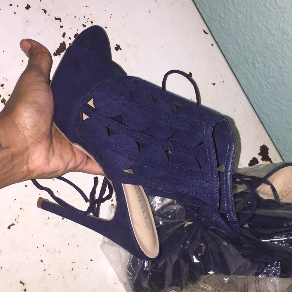 Heels - Picture 3 of 3